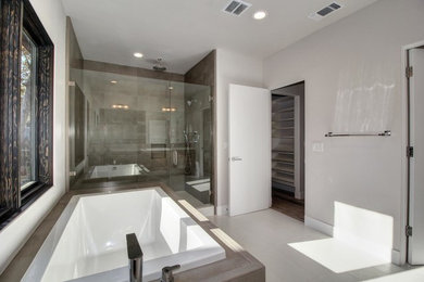 Bathroom Designs by Alli Construction, Inc.