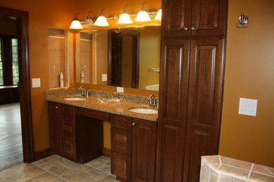 Example of a classic bathroom design in Cincinnati
