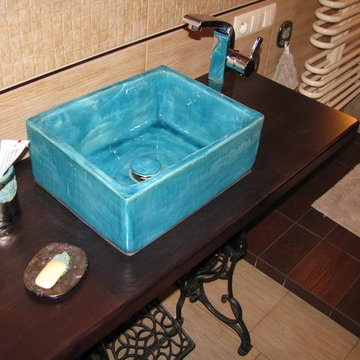 Bathroom in Old-fashioned style with  old-fashioned ceramic basina