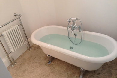 エディンバラにあるトランジショナルスタイルのおしゃれな浴室の写真