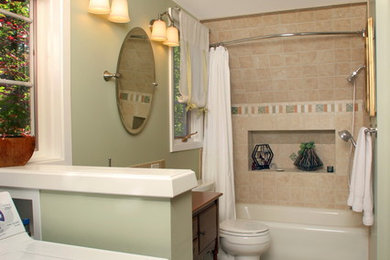 Example of an eclectic bathroom design in Seattle