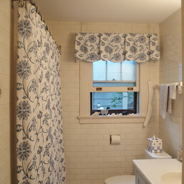 Bathroom makeover in blue and white