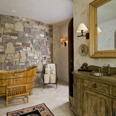 Example of a mountain style claw-foot bathtub design in Minneapolis