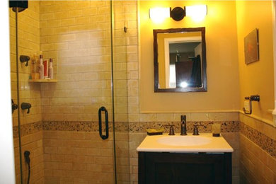 Example of a classic bathroom design in Newark