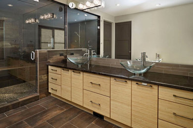 Example of a trendy bathroom design in Los Angeles