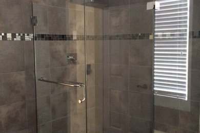 Ejemplo de cuarto de baño de tamaño medio con baldosas y/o azulejos beige