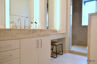 Example of a large transitional master marble tile porcelain tile and beige floor bathroom design in Chicago with beige walls, an undermount sink and quartzite countertops