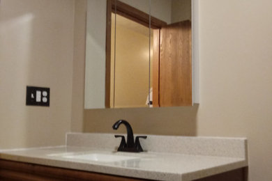 ハンティントンにあるコンテンポラリースタイルのおしゃれな浴室の写真