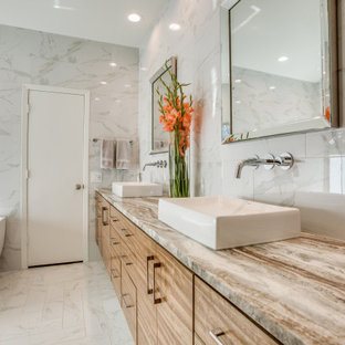 75+ Bäder mit Marmor-Waschbecken/Waschtisch und brauner