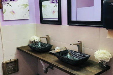 Inspiration for a transitional bathroom remodel in Bridgeport