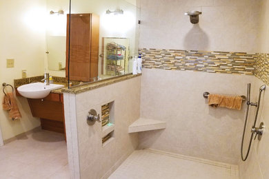 Idéer för ett mellanstort klassiskt brun badrum med dusch, med möbel-liknande, skåp i mellenmörkt trä, en hörndusch, grå kakel, porslinskakel, beige väggar, klinkergolv i porslin, ett nedsänkt handfat, granitbänkskiva, grått golv och med dusch som är öppen
