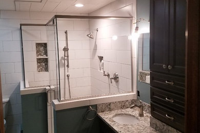 グランドラピッズにあるコンテンポラリースタイルのおしゃれな浴室の写真