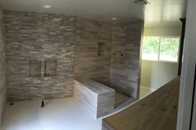 Example of a minimalist bathroom design in Austin