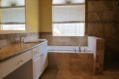 Bathroom - traditional bathroom idea in Dallas