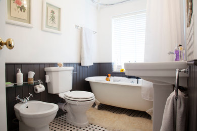 This is an example of a medium sized classic family bathroom in Berkshire.