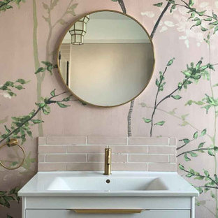 75+ Bäder mit Fliesen in Holzoptik und weißem Boden Ideen & Bilder