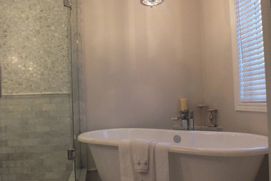 トロントにあるコンテンポラリースタイルのおしゃれな浴室の写真