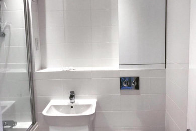Photo of a small modern family bathroom in London.