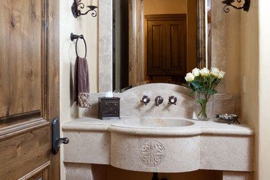 ポートランドにある地中海スタイルのおしゃれな浴室の写真