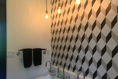 Bathroom - bathroom idea in New York