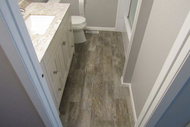 Inspiration for a small timeless kids' porcelain tile and brown floor bathroom remodel in Milwaukee