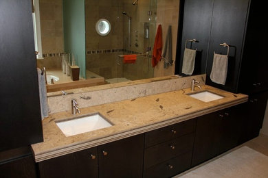 ソルトレイクシティにあるコンテンポラリースタイルのおしゃれな浴室の写真