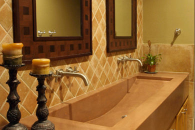 Ejemplo de cuarto de baño contemporáneo grande