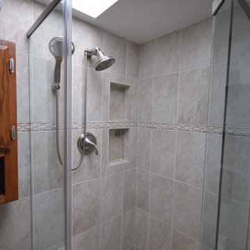 Bathroom with double niche and neo angle shower