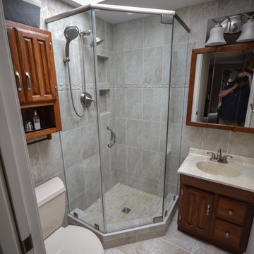 Bathroom with double niche and neo angle shower