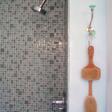Bathroom with glass mosaic tile