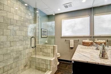Example of a mid-sized classic bathroom design in Los Angeles