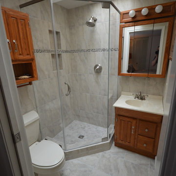 Bathroom with neo angle shower