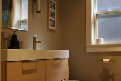 Bathroom - contemporary bathroom idea in Toronto