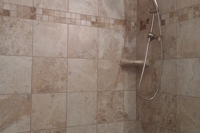 Imagen de cuarto de baño de tamaño medio con suelo con mosaicos de baldosas