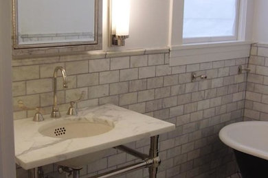 Bathrooms: marble tiles