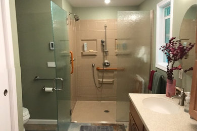 Ejemplo de cuarto de baño clásico renovado de tamaño medio