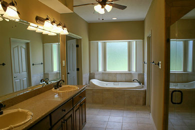 Example of a mid-sized bathroom design in Houston