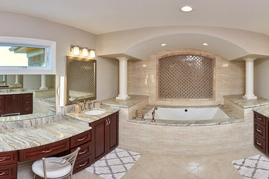 Cette photo montre une salle de bain avec un plan de toilette en granite.