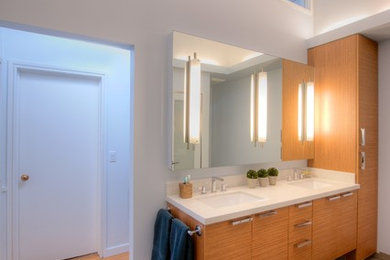 サンフランシスコにある高級なコンテンポラリースタイルのおしゃれな浴室の写真
