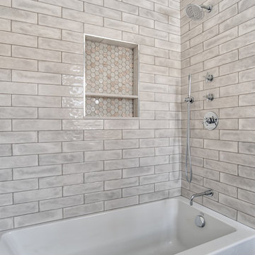 Bathtub/Shower Combo with Tiled Niche