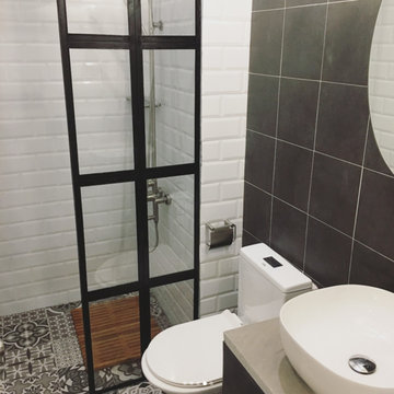 BEFORE & AFTER: Tiny Bathroom Goes from Beige to Bright