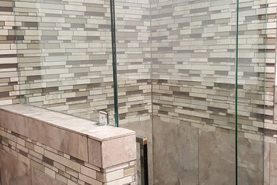 Corner shower - mid-sized transitional master beige tile and matchstick tile travertine floor corner shower idea in Austin with white walls