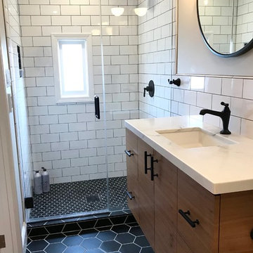75 Small Bathroom Ideas You Ll Love August 2022 Houzz - Bathroom Remodeling Ideas For Small Master Bathrooms