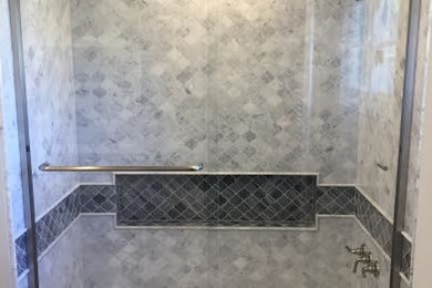 ロサンゼルスにあるラグジュアリーなコンテンポラリースタイルのおしゃれな浴室の写真