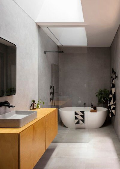 Modern Bathroom by Christopher Polly Architect