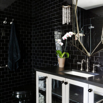 BLACK & WHITE BATHROOM
