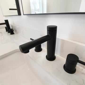 Black and White Master Bathroom of Ranch 30 - Mid-Century Modern Country Ranch