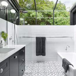 https://www.houzz.com/photos/black-and-white-perfection-transitional-bathroom-phvw-vp~76172958