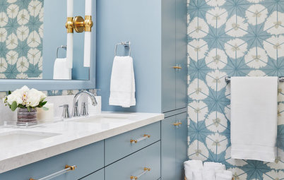 Powerful Pattern in a Blue-and-White Bathroom