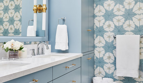 Powerful Pattern in a Blue-and-White Bathroom
